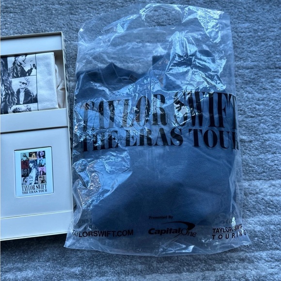 OFFICIAL RARE Taylor Swift Eras Tour Exclusive Blue Crewneck Size Large - Picture 8 of 8